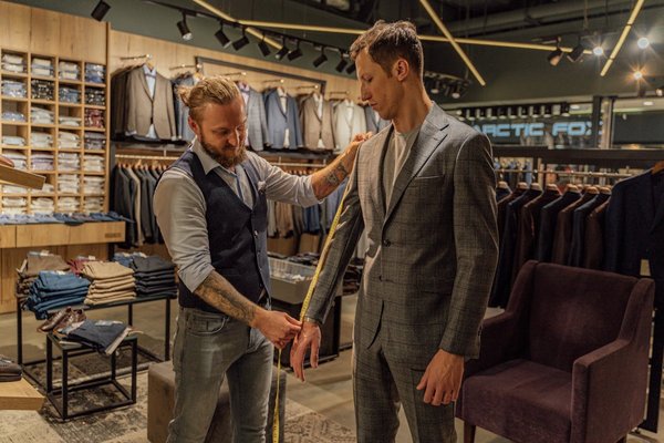 Finding the Perfect Fabric for Your Body Type: A Guide to Selecting Tailored Suits